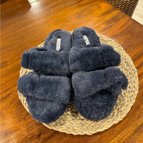Torrid faux fur super fluffy platform slippers/ adjustable band size 13WW - Picture 3 of 3